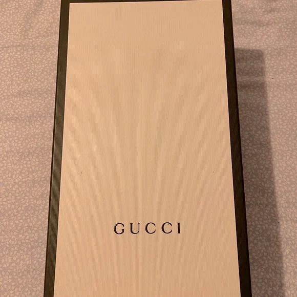 Gucci sneakers in fair condition, only worn like 5-7 times, size 9 men. - Picture 2 of 4